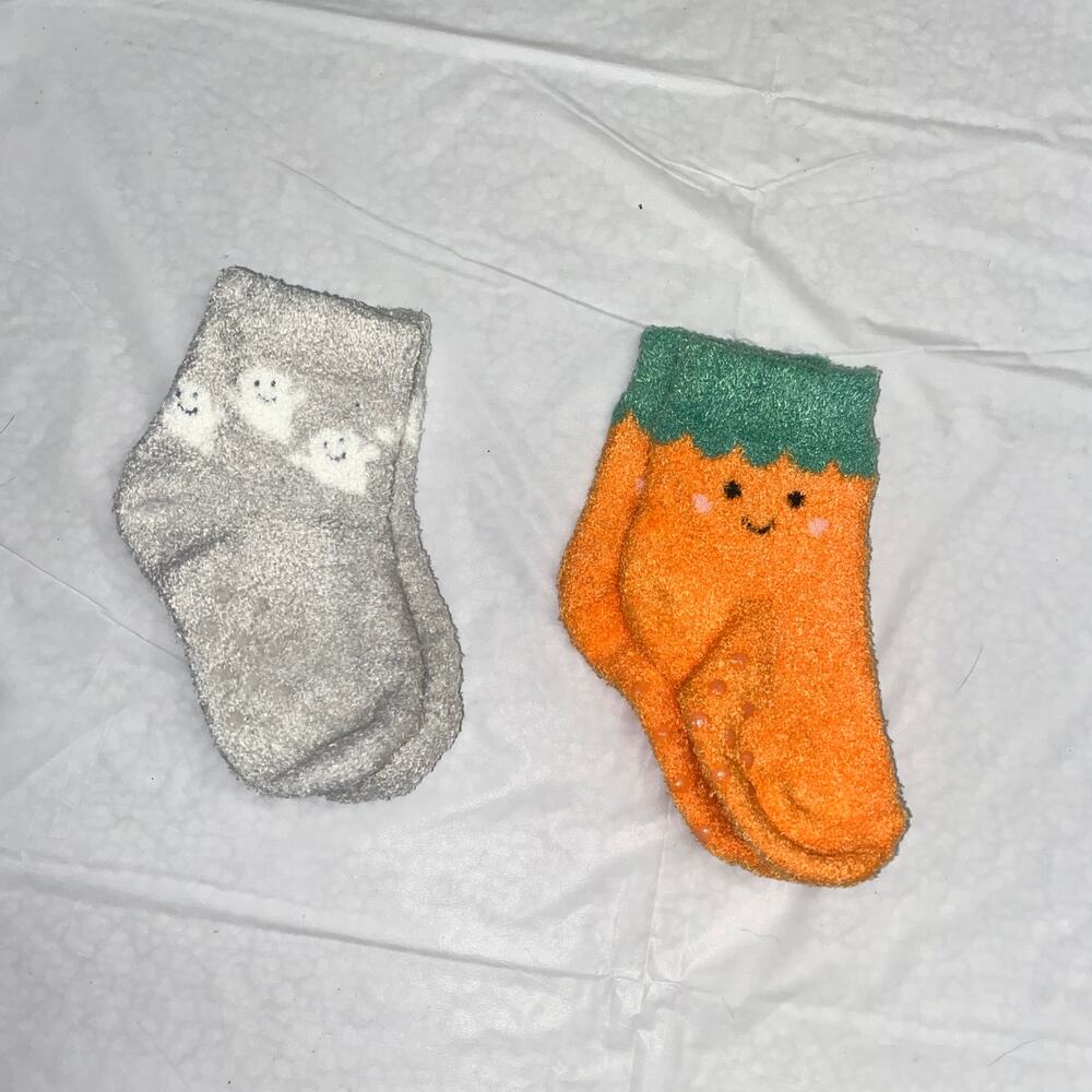 NWOT New Bundle Set of 2 Halloween Baby Unisex Grippy Socks Newborn Orange Gray
